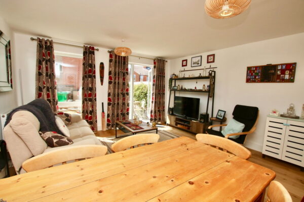 Wilford Crescent East, Nottingham, NG2 2EF