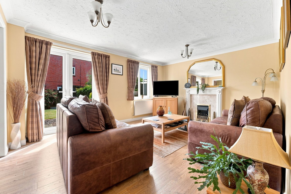 Fairburn Way, Watnall, Nottingham, Nottinghamshire, NG16 1GH