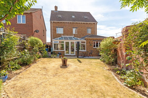 Buttercup Road, Desborough, Kettering, NN14 2GY