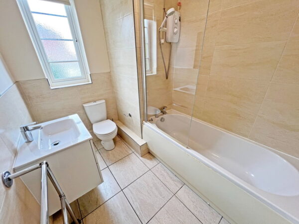 Knighton Park Road, Leicester, Leicestershire, LE2 1ZB