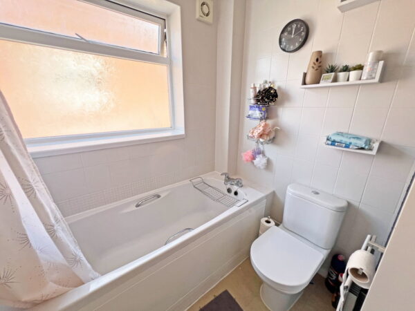 Pinewood Avenue, Thurmaston, Leicester, Leicestershire, LE4 8HZ