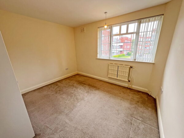 Knighton Park Road, Leicester, Leicestershire, LE2 1ZB