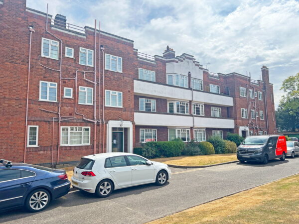 Knighton Park Road, Leicester, Leicestershire, LE2 1ZB