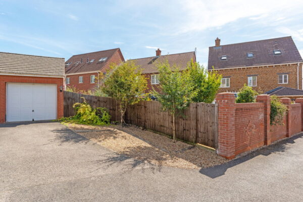 Buttercup Road, Desborough, Kettering, NN14 2GY