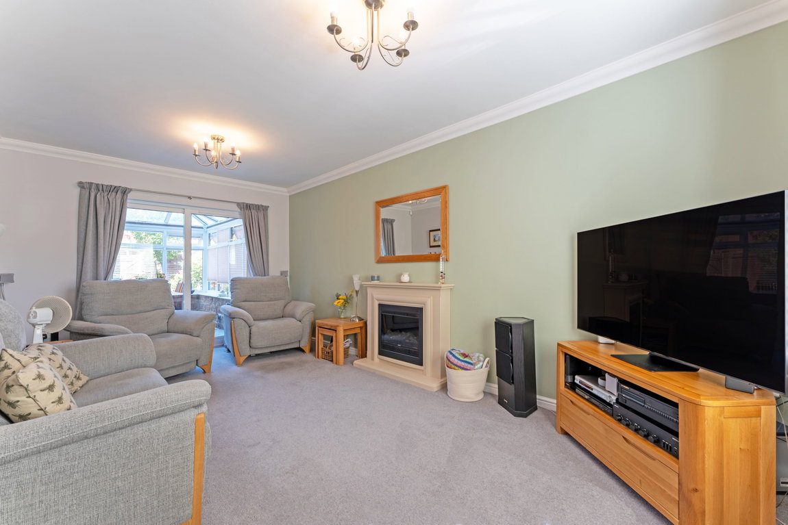 Buttercup Road, Desborough, Kettering, NN14 2GY