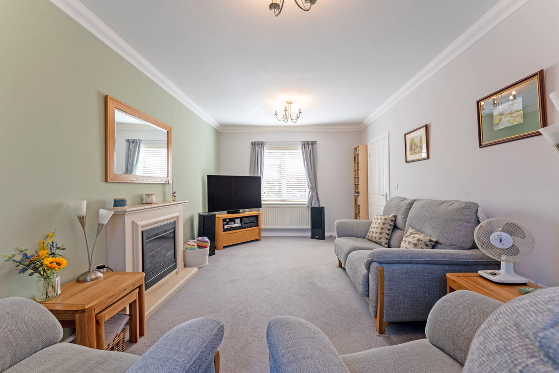 Buttercup Road, Desborough, Kettering, NN14 2GY