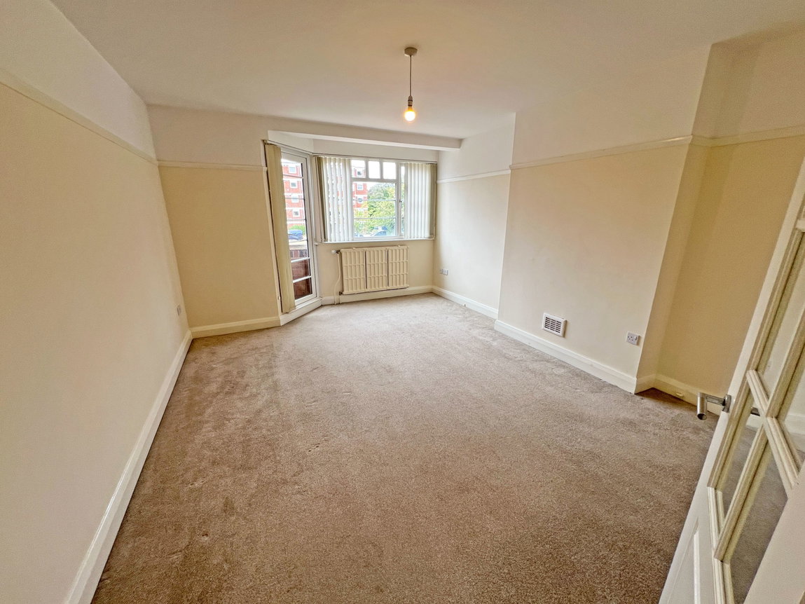 Knighton Park Road, Leicester, Leicestershire, LE2 1ZB
