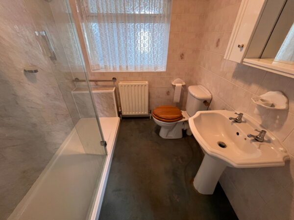 Oakside Crescent, Leicester, LE5 6SJ