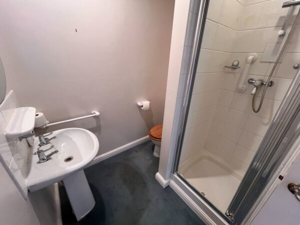 Oakside Crescent, Leicester, LE5 6SJ
