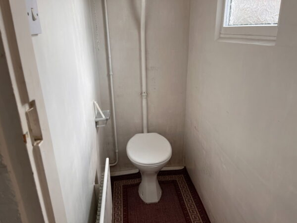 Oakside Crescent, Leicester, LE5 6SJ