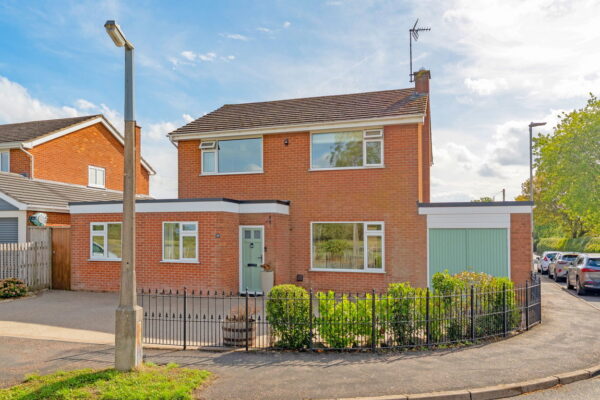 Churchill Drive, Upper Bruntingthorpe, Lutterworth, Leicestershire, LE17 5QX