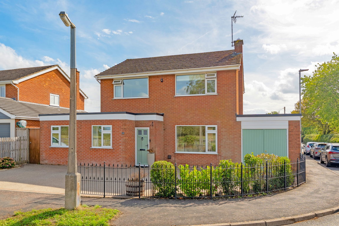 Churchill Drive, Upper Bruntingthorpe, Lutterworth, Leicestershire, LE17 5QX