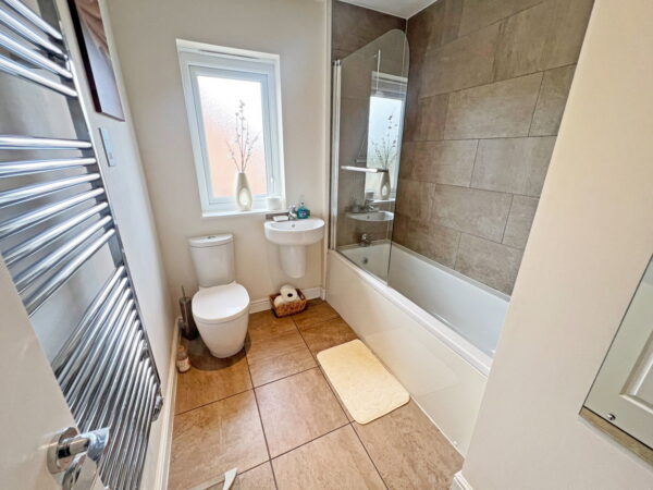 Laverton Road, Hamilton, Leicester, Leicestershire, LE5 1WJ