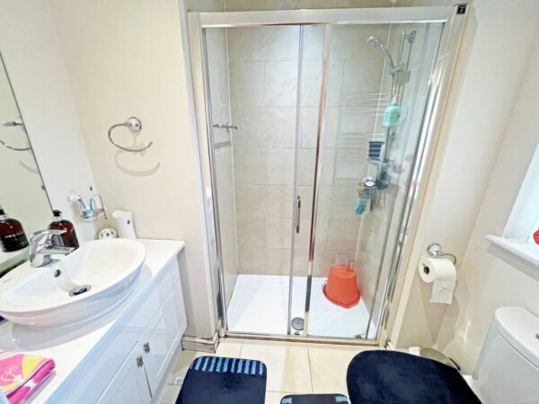 Bentley Close, Hamilton, Leicester, Leicestershire, LE5 1DX