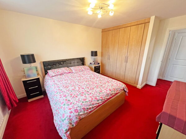 Bentley Close, Hamilton, Leicester, Leicestershire, LE5 1DX