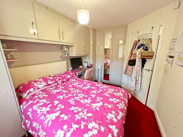 Bentley Close, Hamilton, Leicester, Leicestershire, LE5 1DX