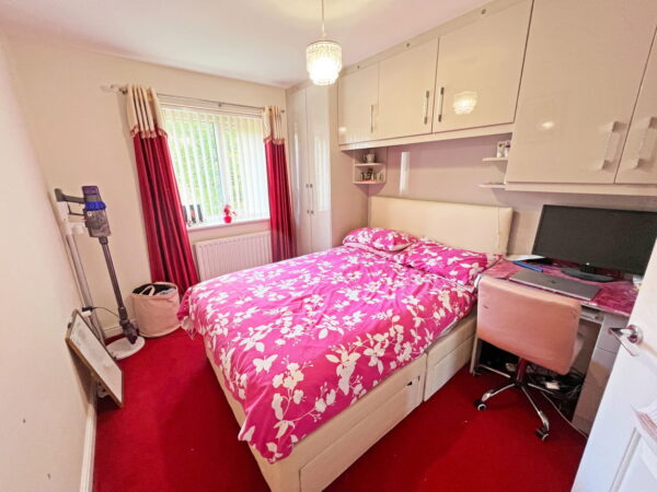Bentley Close, Hamilton, Leicester, Leicestershire, LE5 1DX