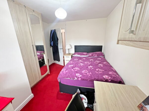 Bentley Close, Hamilton, Leicester, Leicestershire, LE5 1DX