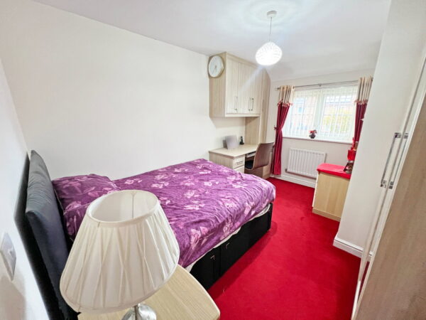 Bentley Close, Hamilton, Leicester, Leicestershire, LE5 1DX