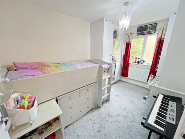 Bentley Close, Hamilton, Leicester, Leicestershire, LE5 1DX