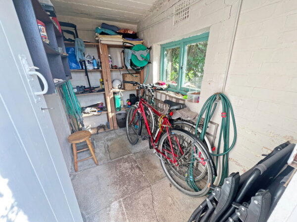 Meadhurst Road, Leicester, Leicestershire, LE3 6FR