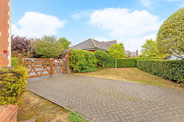 Hogarth Drive, Barton Seagrave, Kettering, Northamptonshire, NN15 5UQ