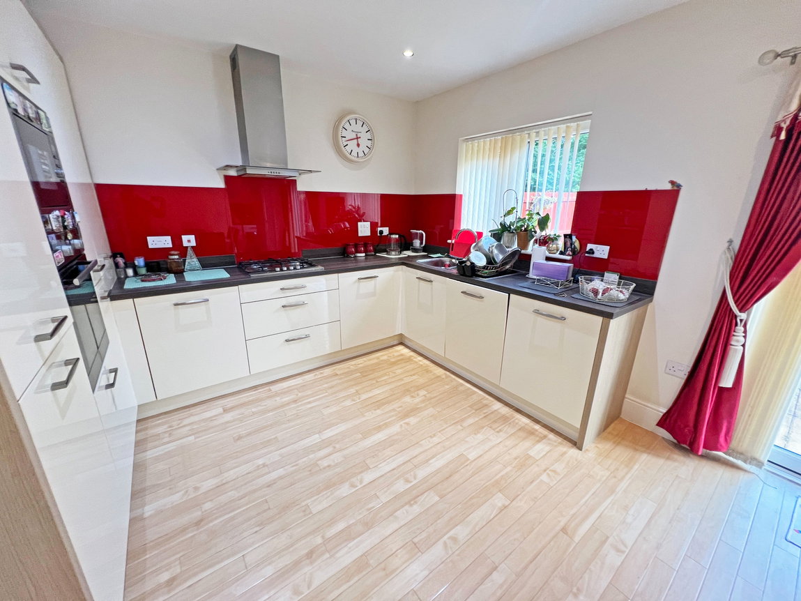 Bentley Close, Hamilton, Leicester, Leicestershire, LE5 1DX