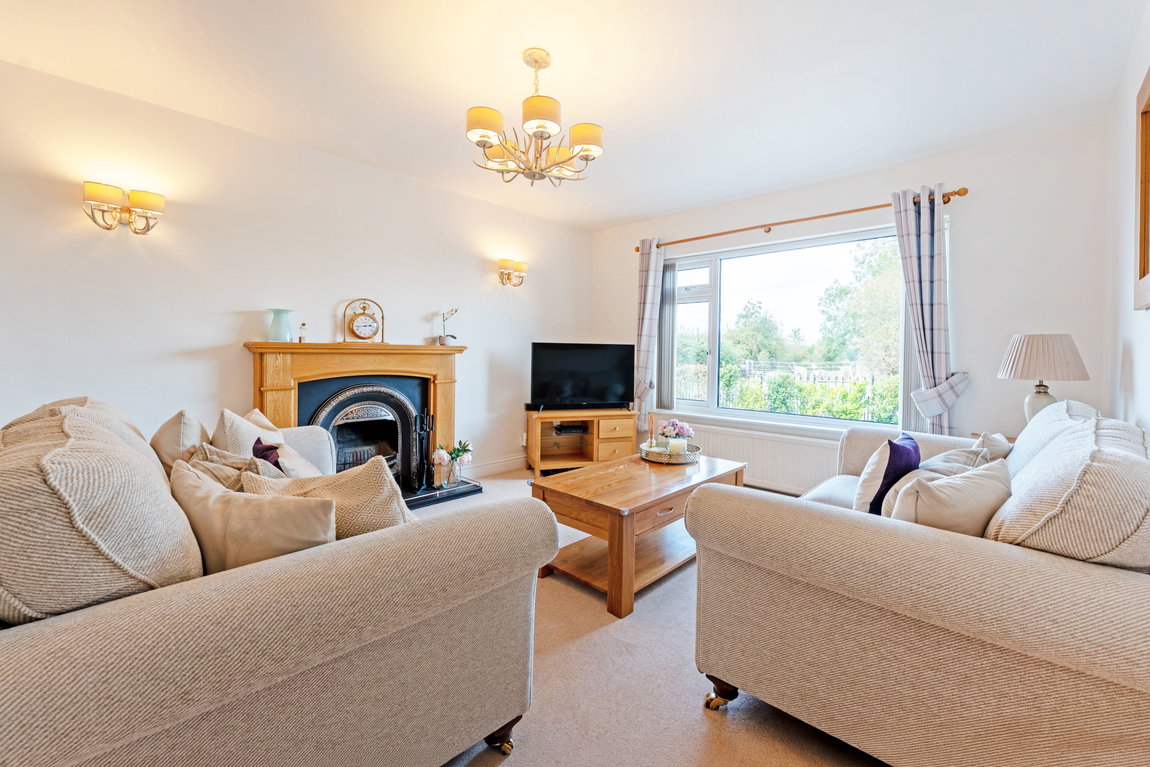 Churchill Drive, Upper Bruntingthorpe, Lutterworth, Leicestershire, LE17 5QX