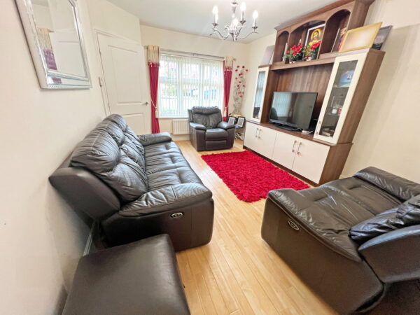 Bentley Close, Hamilton, Leicester, Leicestershire, LE5 1DX