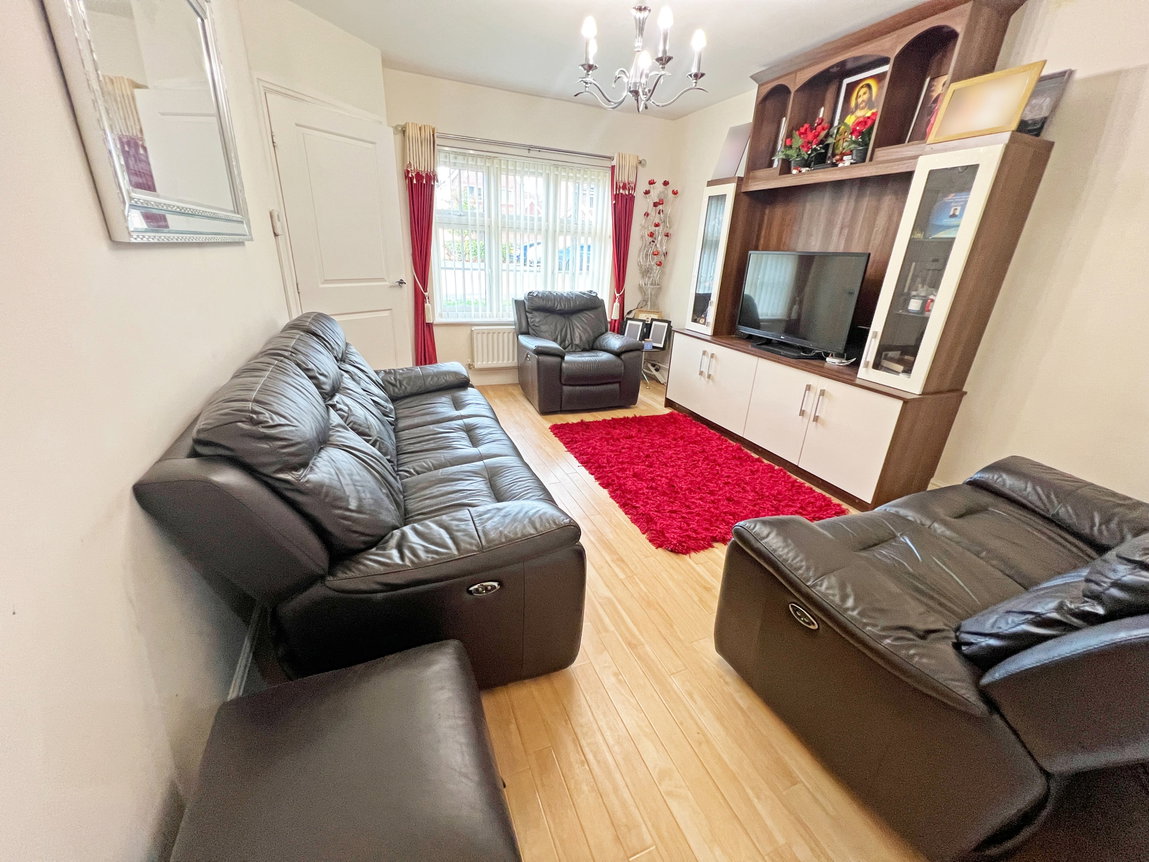 Bentley Close, Hamilton, Leicester, Leicestershire, LE5 1DX