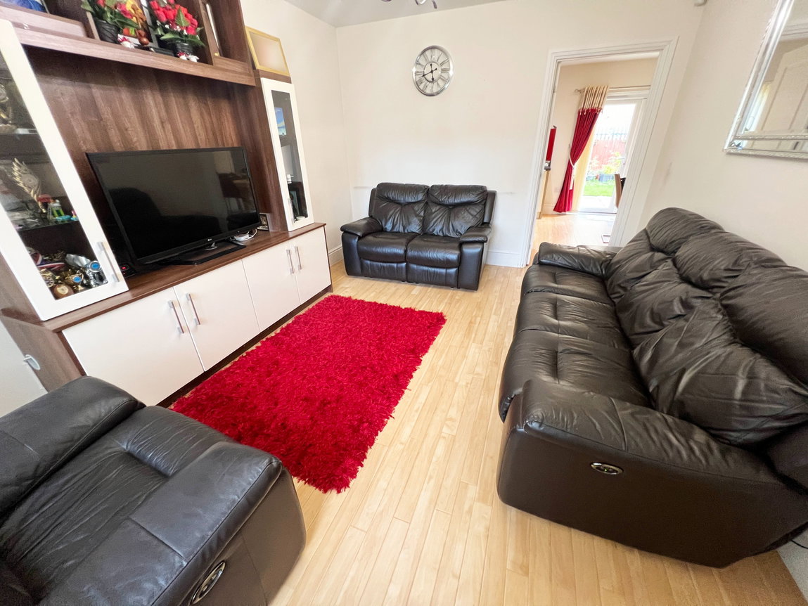 Bentley Close, Hamilton, Leicester, Leicestershire, LE5 1DX