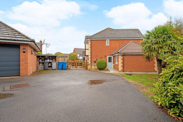 Hogarth Drive, Barton Seagrave, Kettering, Northamptonshire, NN15 5UQ