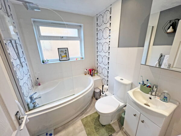 Newquay Close, Hinckley, Leicestershire, LE10 1XN