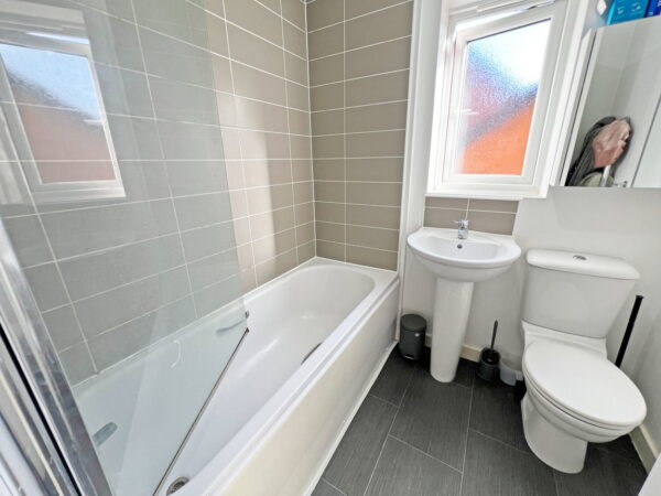 Wye Close, Leicester, Leicestershire, LE4 9AZ