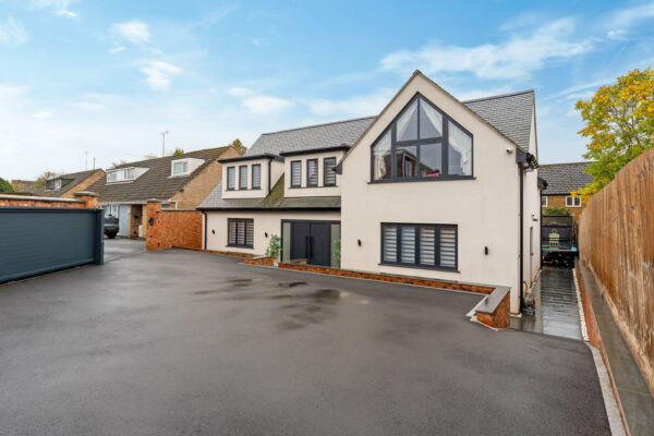 Manor Close, Harpole, Northampton, Northamptonshire, NN7 4BY