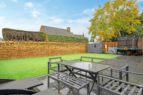 Manor Close, Harpole, Northampton, Northamptonshire, NN7 4BY
