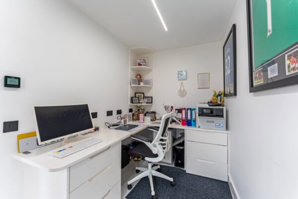 Manor Close, Harpole, Northampton, Northamptonshire, NN7 4BY